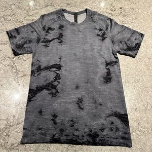 Lululemon metal vent tech short sleeve small
